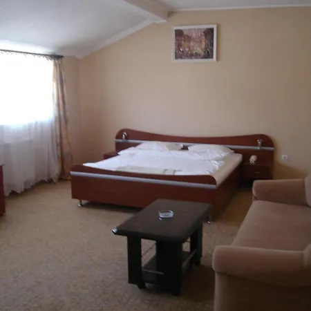 Izumrud Otel Ujgorod